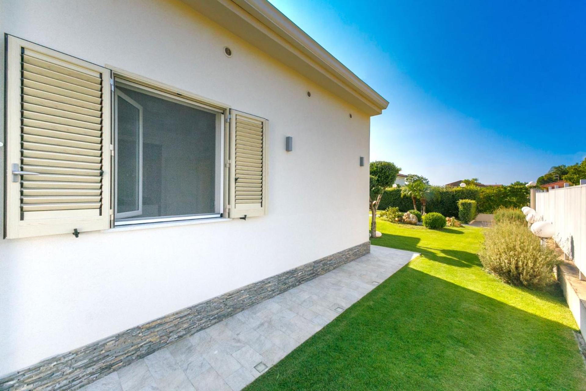 Villa Sicilia Lascari Bilik gambar